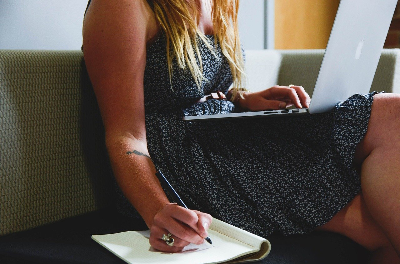 entrepreneur, startup, woman-593357 entrepreneur, startup, woman